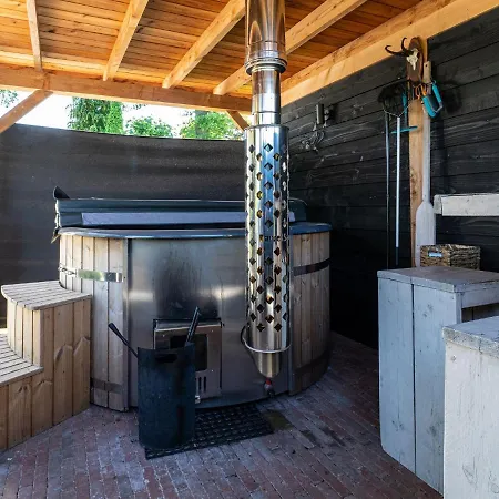Cosy Forest With A Barrel Sauna Voorthuizen